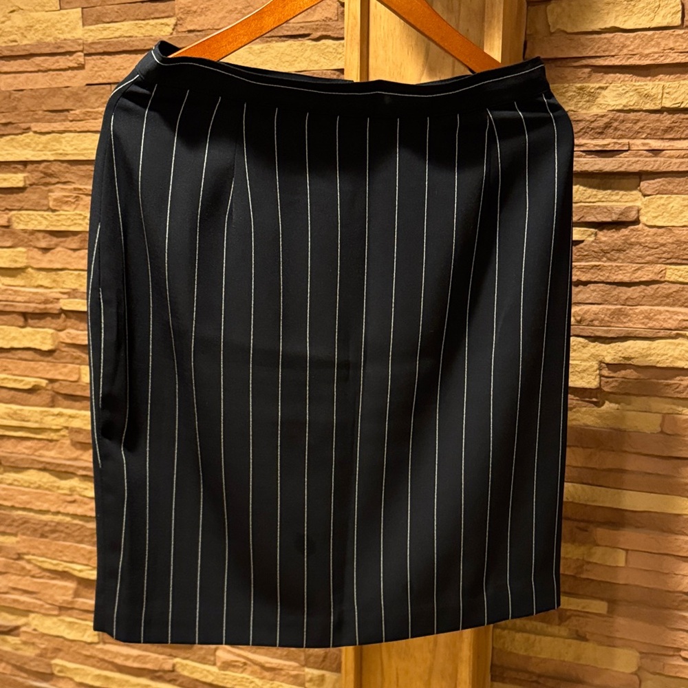 ALBERTO MAKALI Elegant Black Pinstripe Women's Blazer with Mini Skirt - Picture 6 of 14